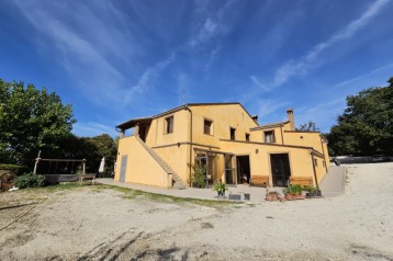 V 1438 – AGRITURISMO – ANCONA